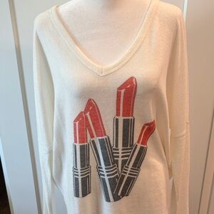 NWT Go Couture Womens Cream Sweater Lipstick Print Size S Chic Girly